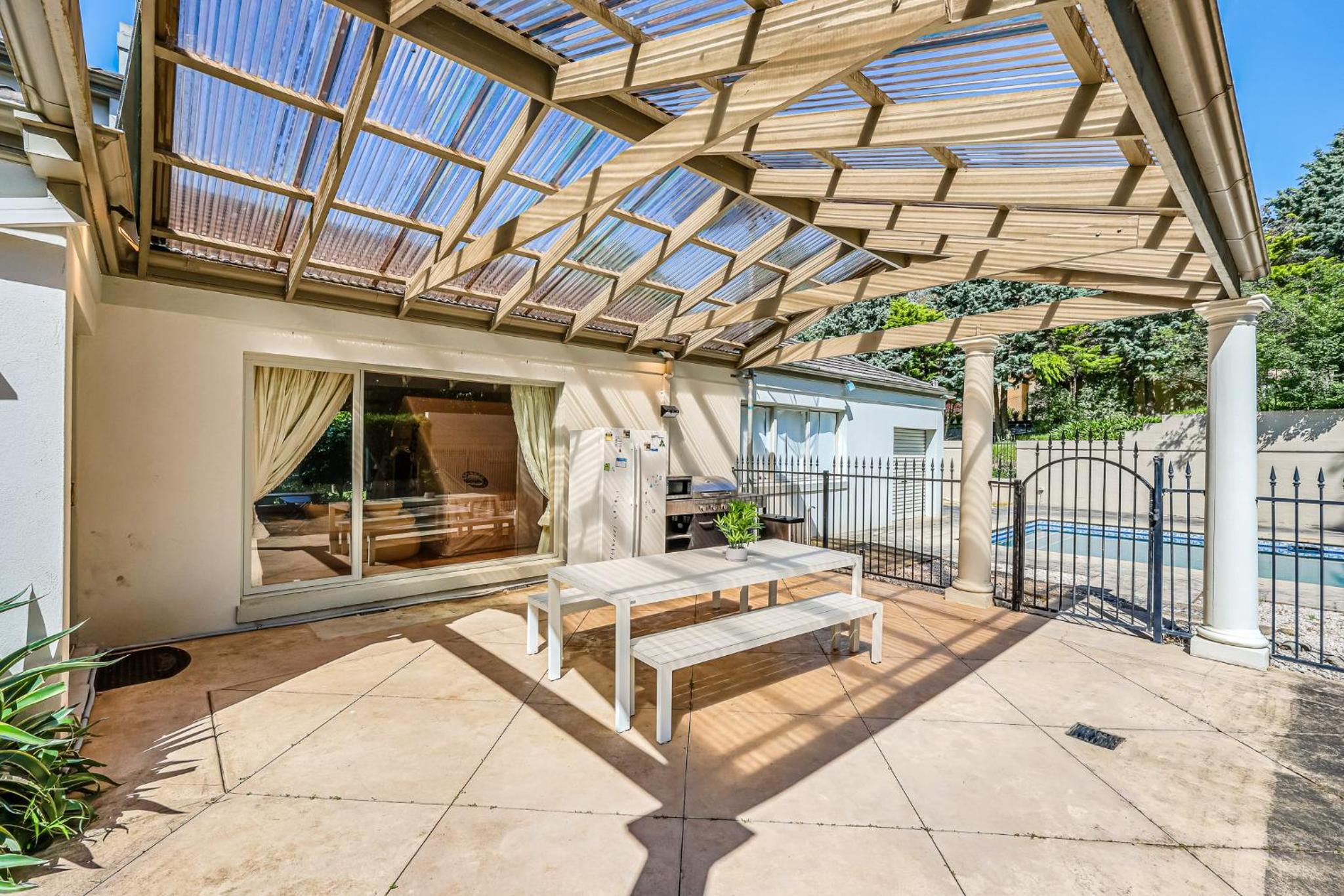 StayAU Expansive 7BR Villa Scenic Warrandyte