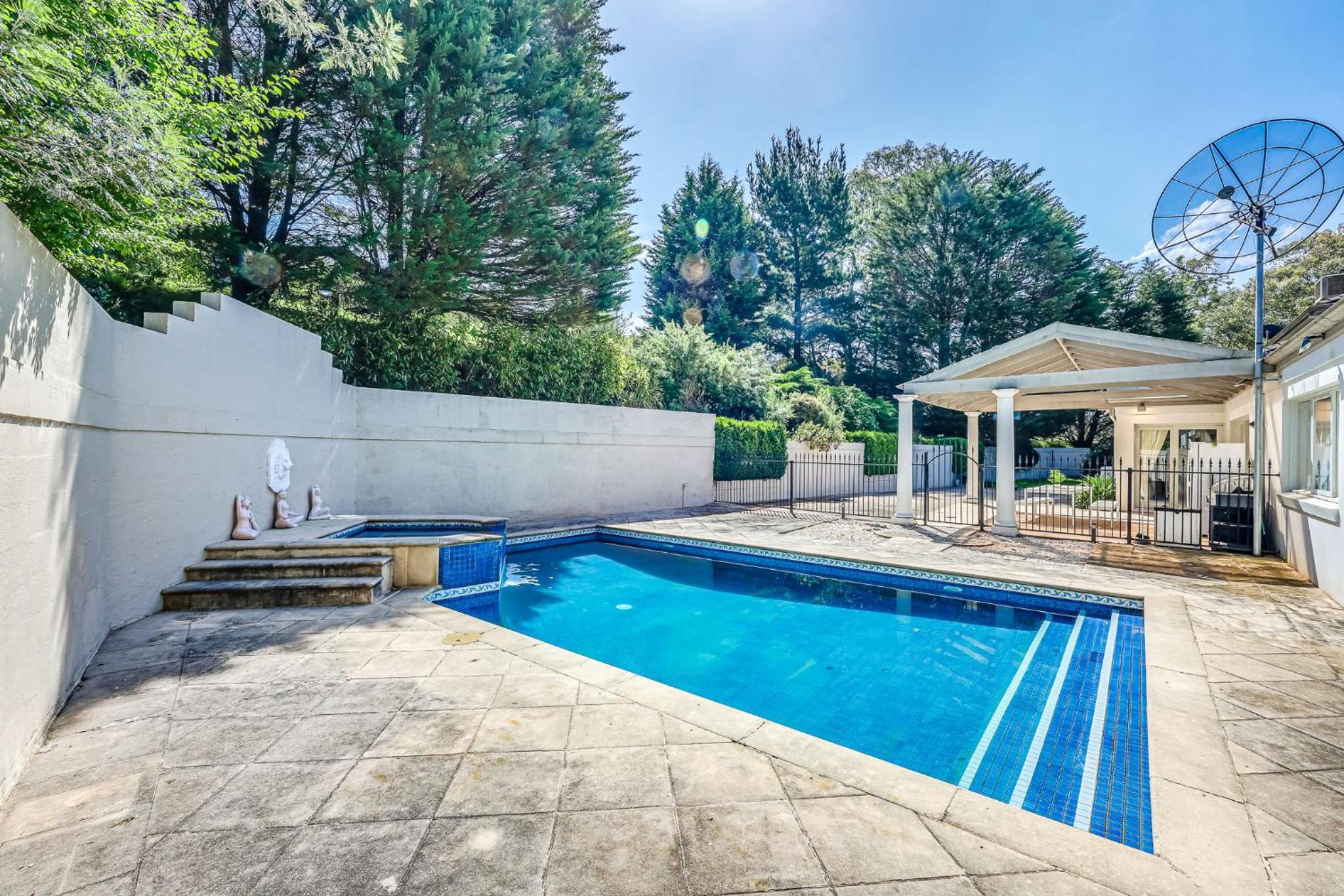 StayAU Expansive 7BR Villa Scenic Warrandyte