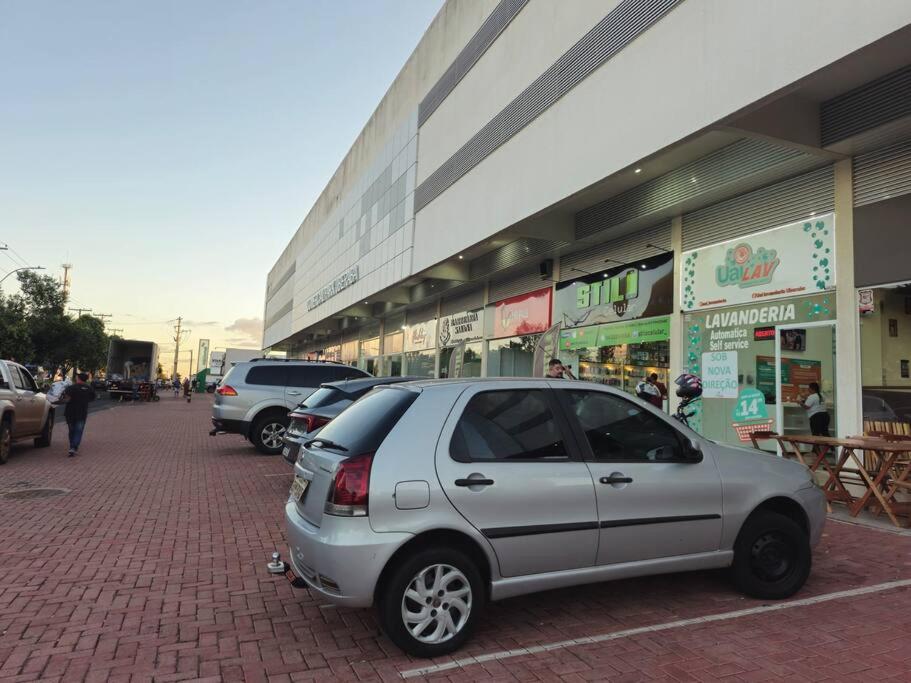 Apto com Ar Condicionado em Avenida Comercial