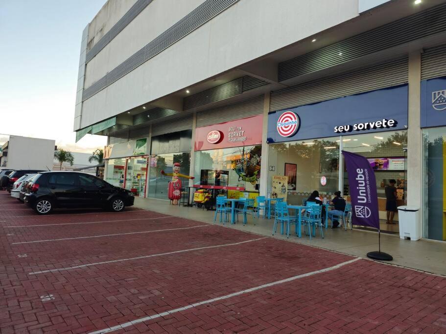 Apto com Ar Condicionado em Avenida Comercial