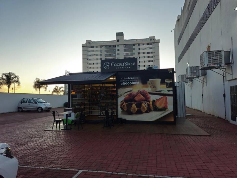 Apto com Ar Condicionado em Avenida Comercial