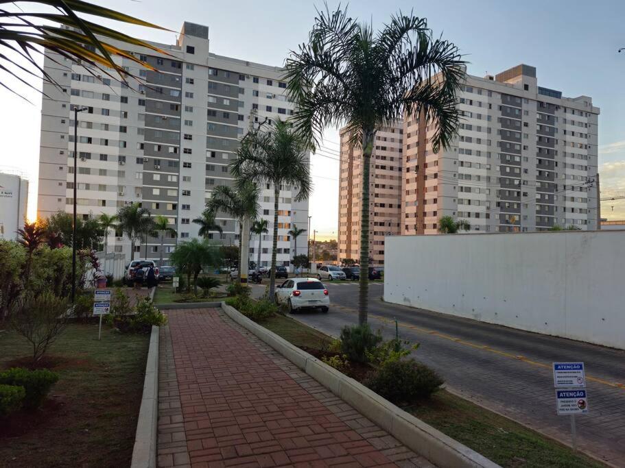 Apto com Ar Condicionado em Avenida Comercial
