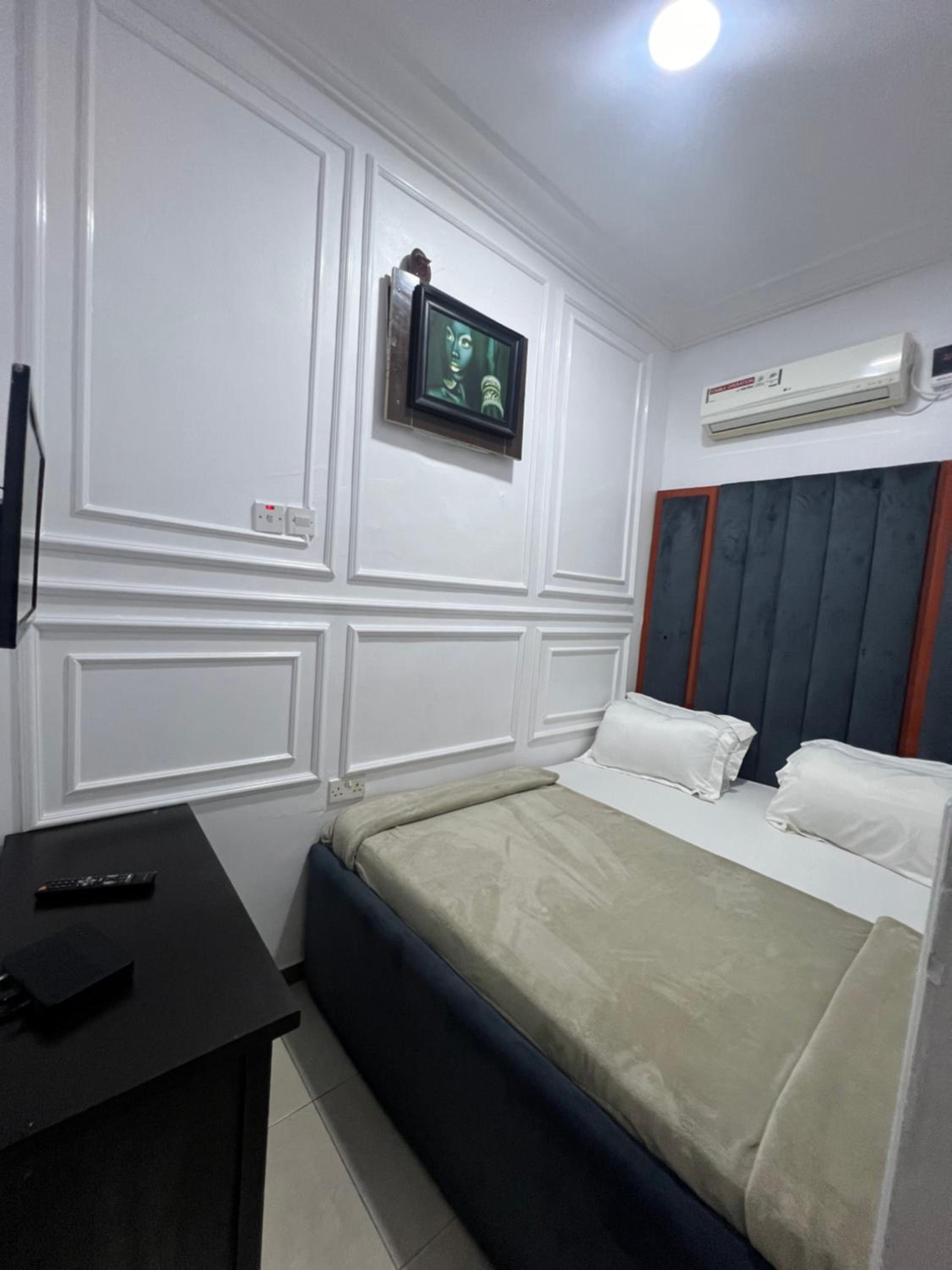 J Gibson suite view 5