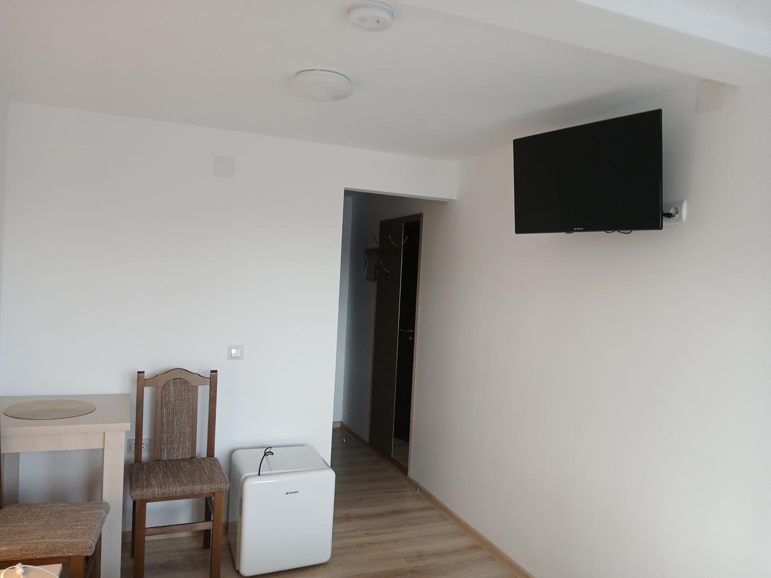 Perla Argesului, hotel romantic elegant cu piscina, sport, petreceri, natura, curte, gradina, priveliste, parcare, cazare Transfăgarasan Curtea de Arges view 4