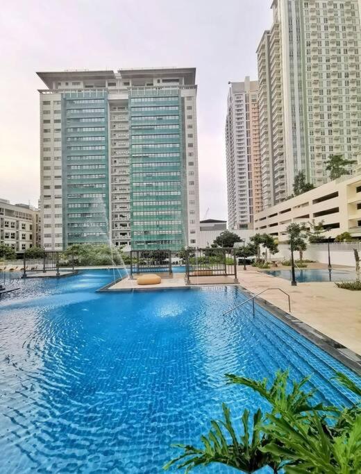 Andrea at Solinea Ayala view 4