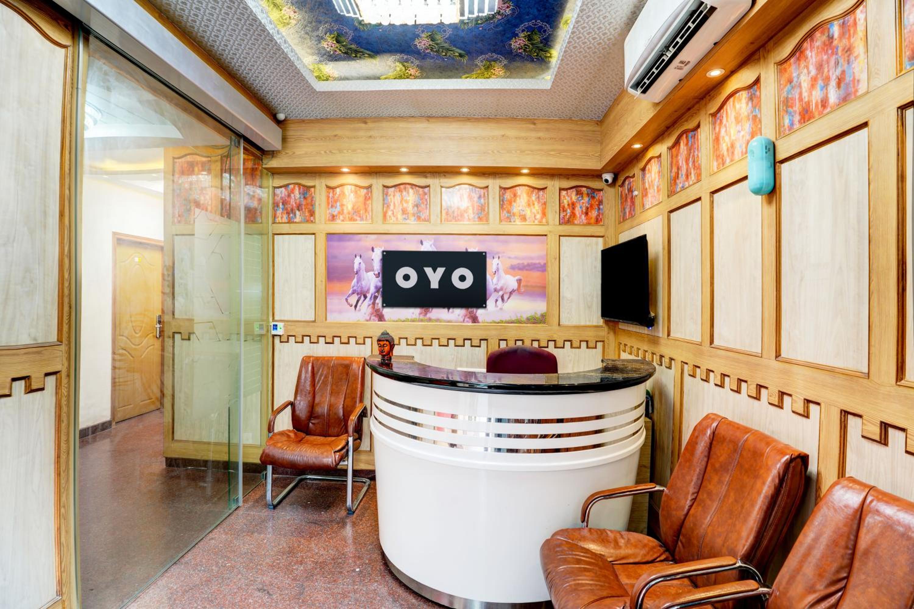 Lobby & Reception