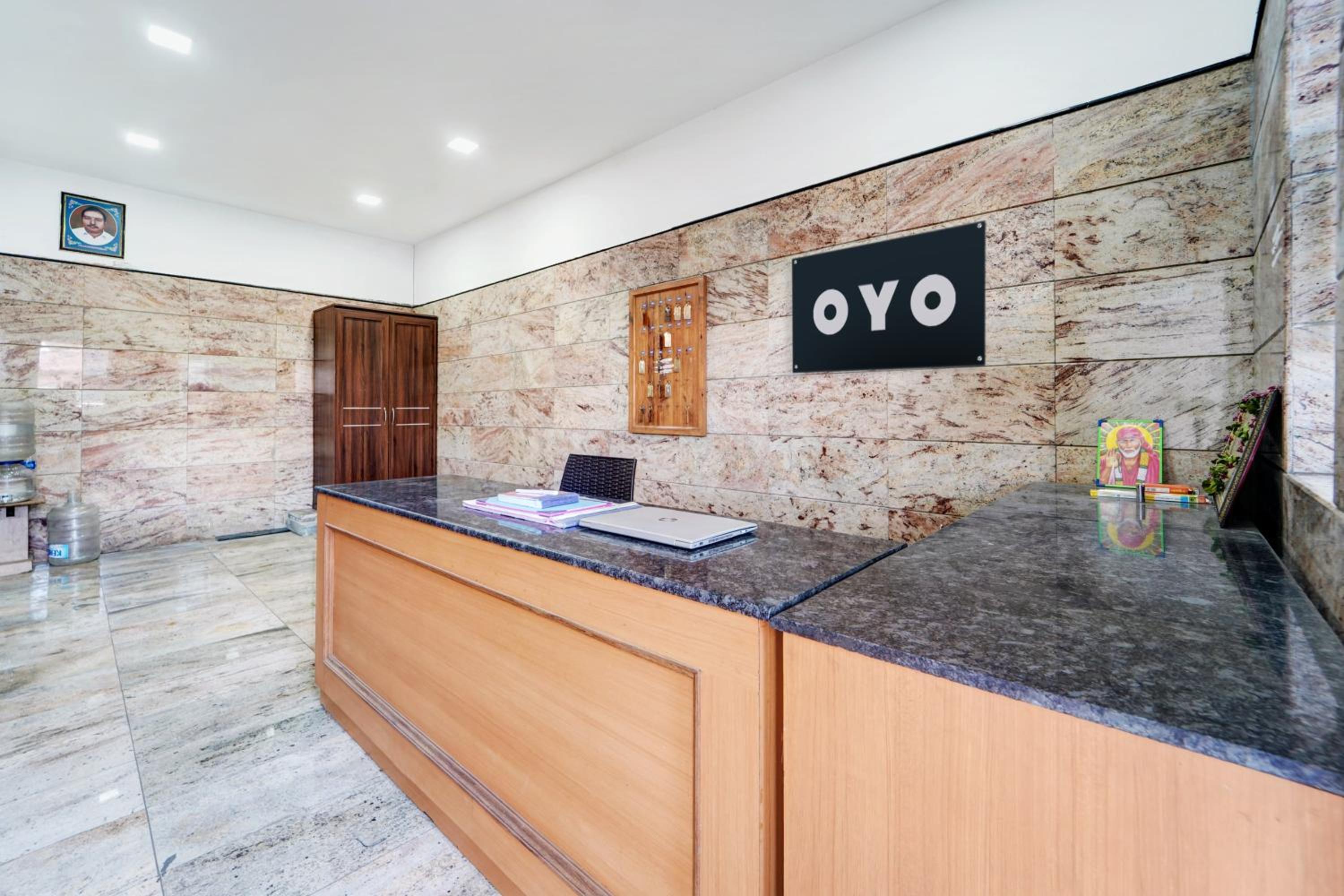 Lobby & Reception