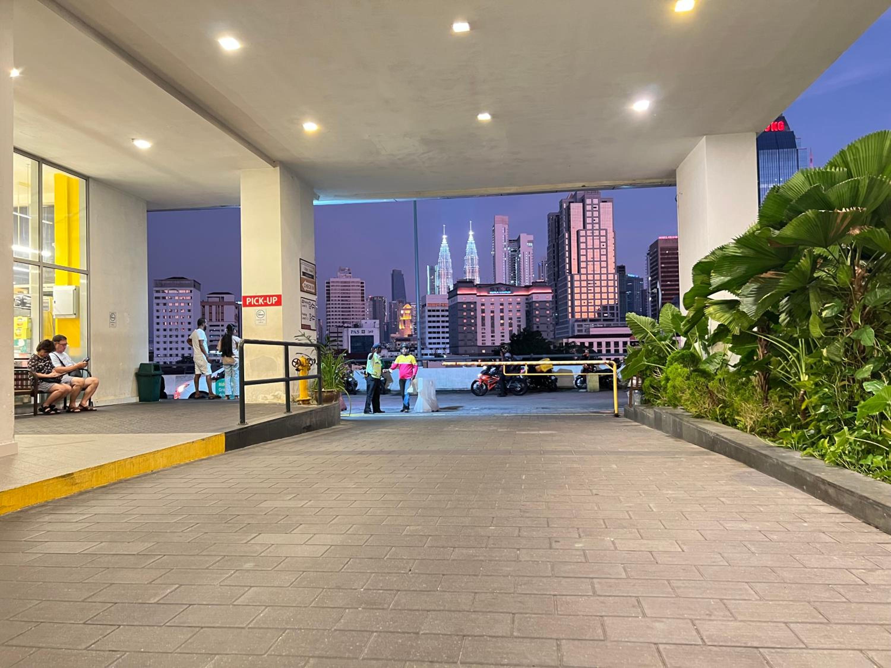 Regalia Suites Skypool View KLCC by Enjoy your stay