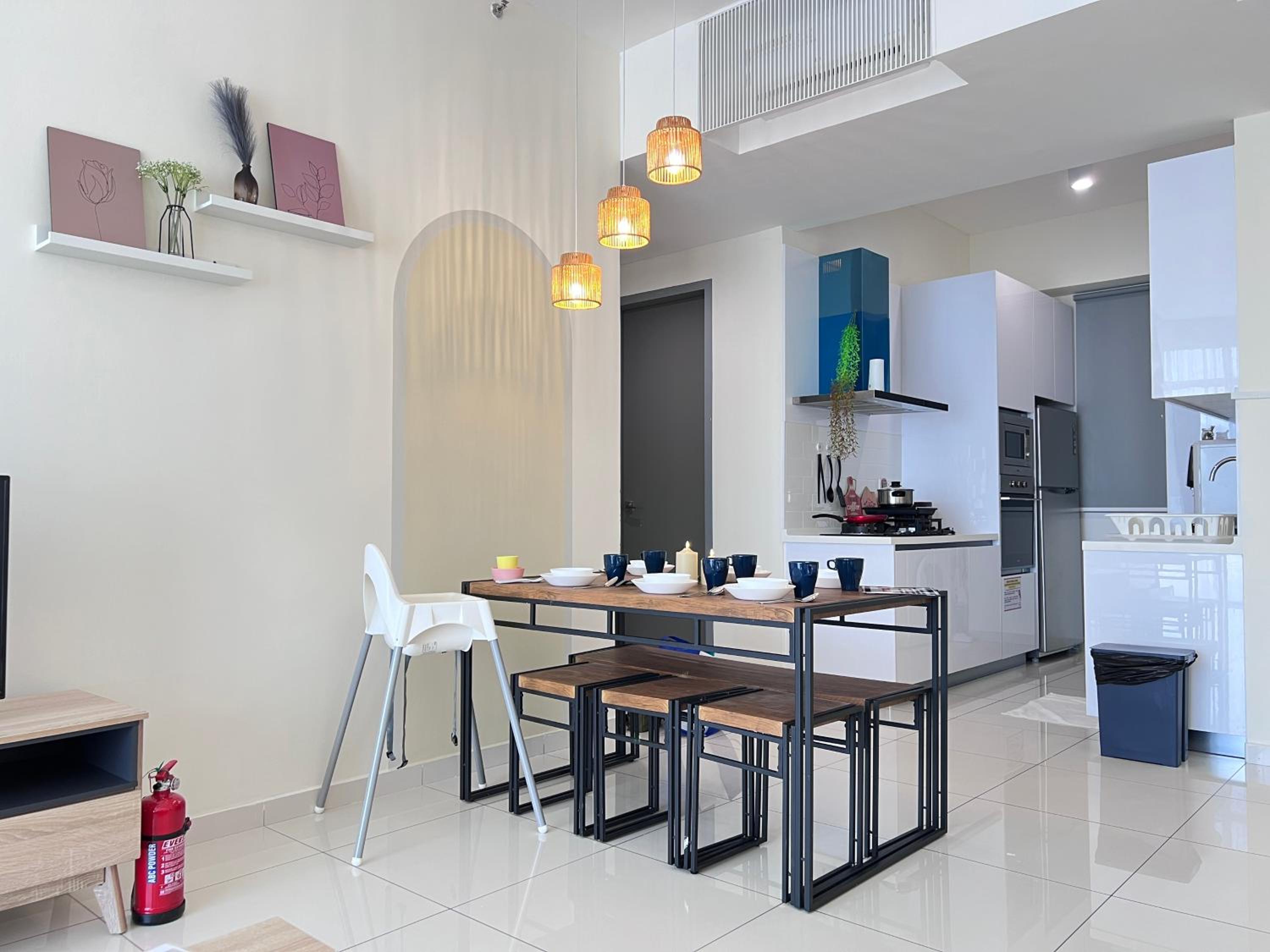 FRESH NEW LOOK Georgetown#SkyPoolContemporarySuite photo 7