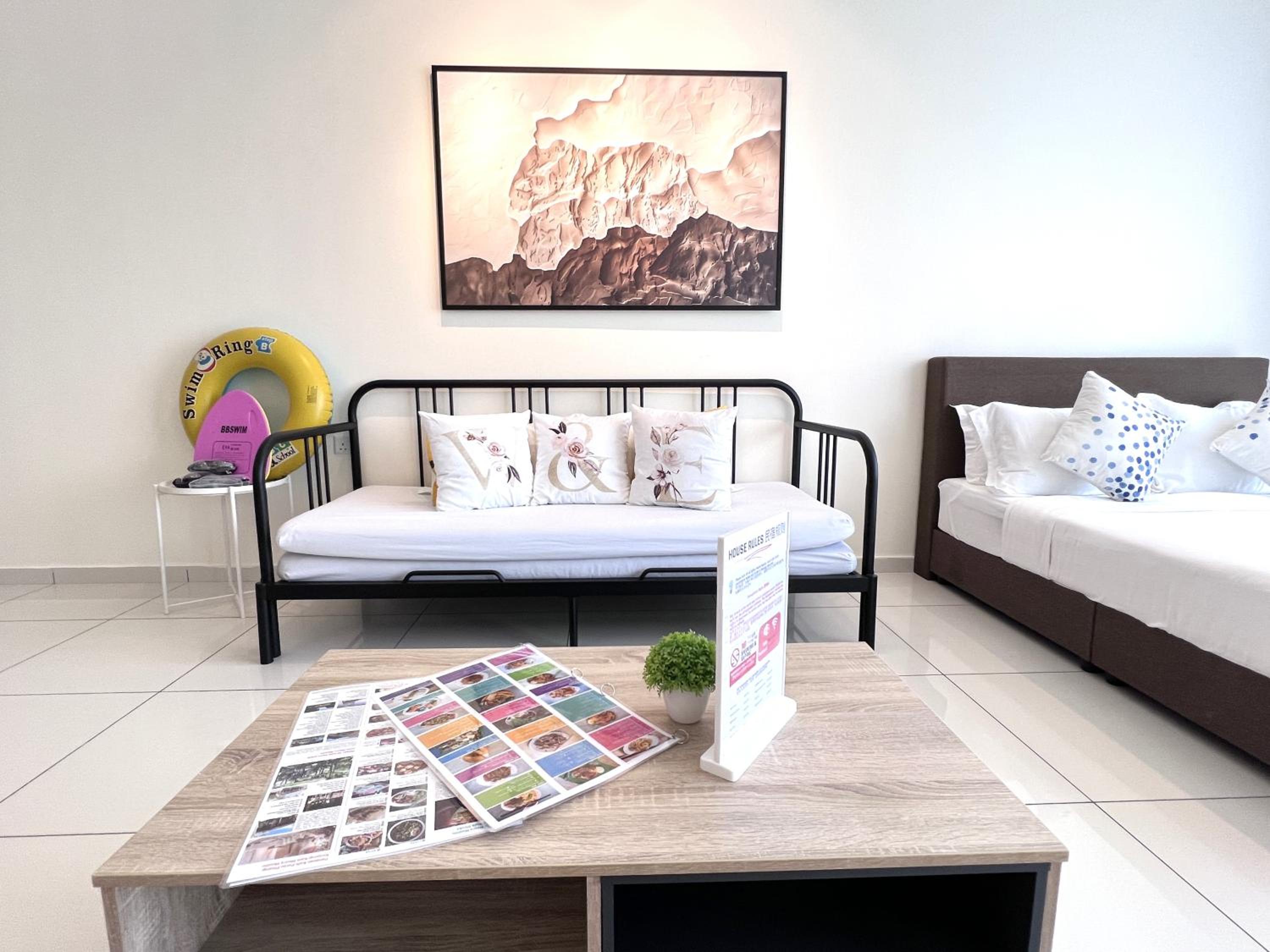FRESH NEW LOOK Georgetown#SkyPoolContemporarySuite photo 5