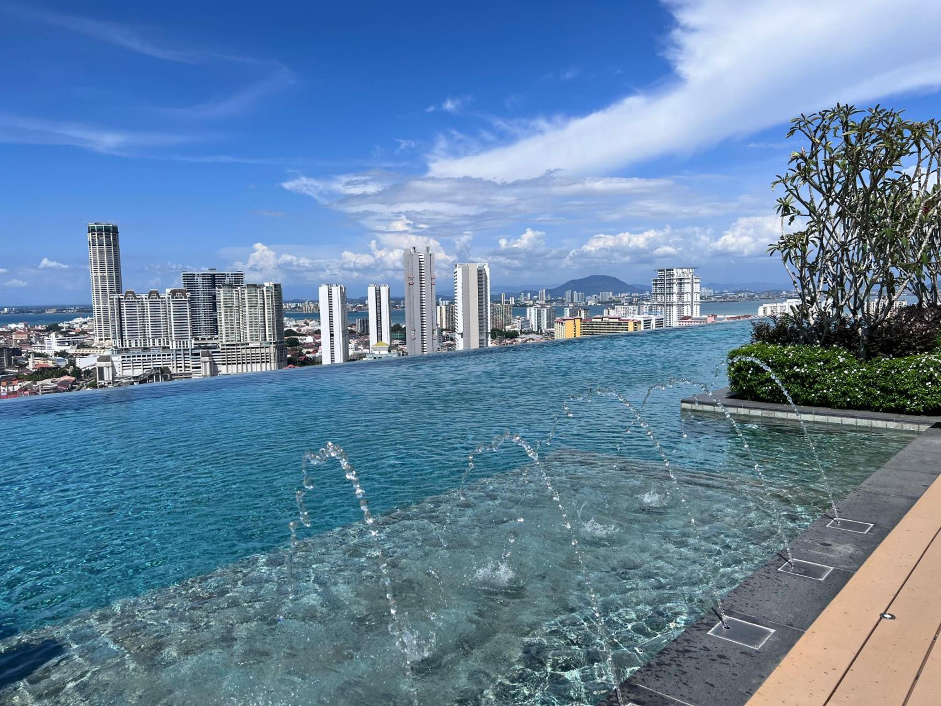 Hotel FRESH NEW LOOK Georgetown#SkyPoolContemporarySuite - Image 1