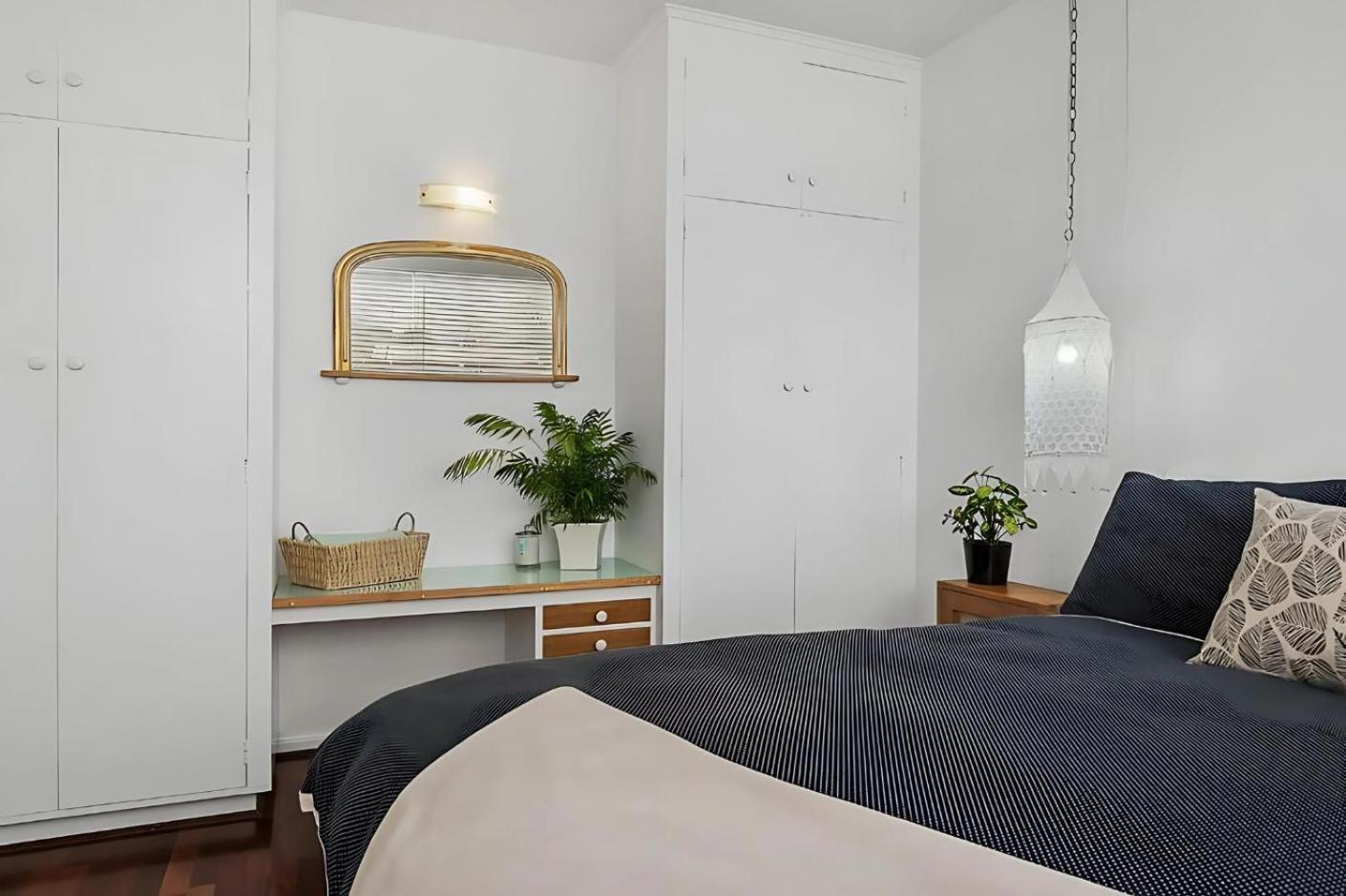 Modern City-Fringe Apartment in New Town