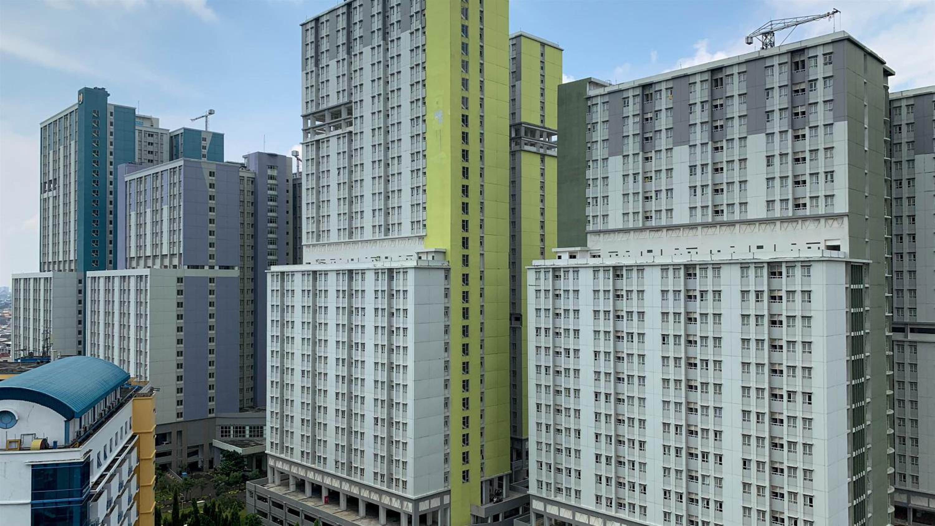 Comfort and Minimalist 2BR at Maple Park Sunter Apartment By Travelio view 5