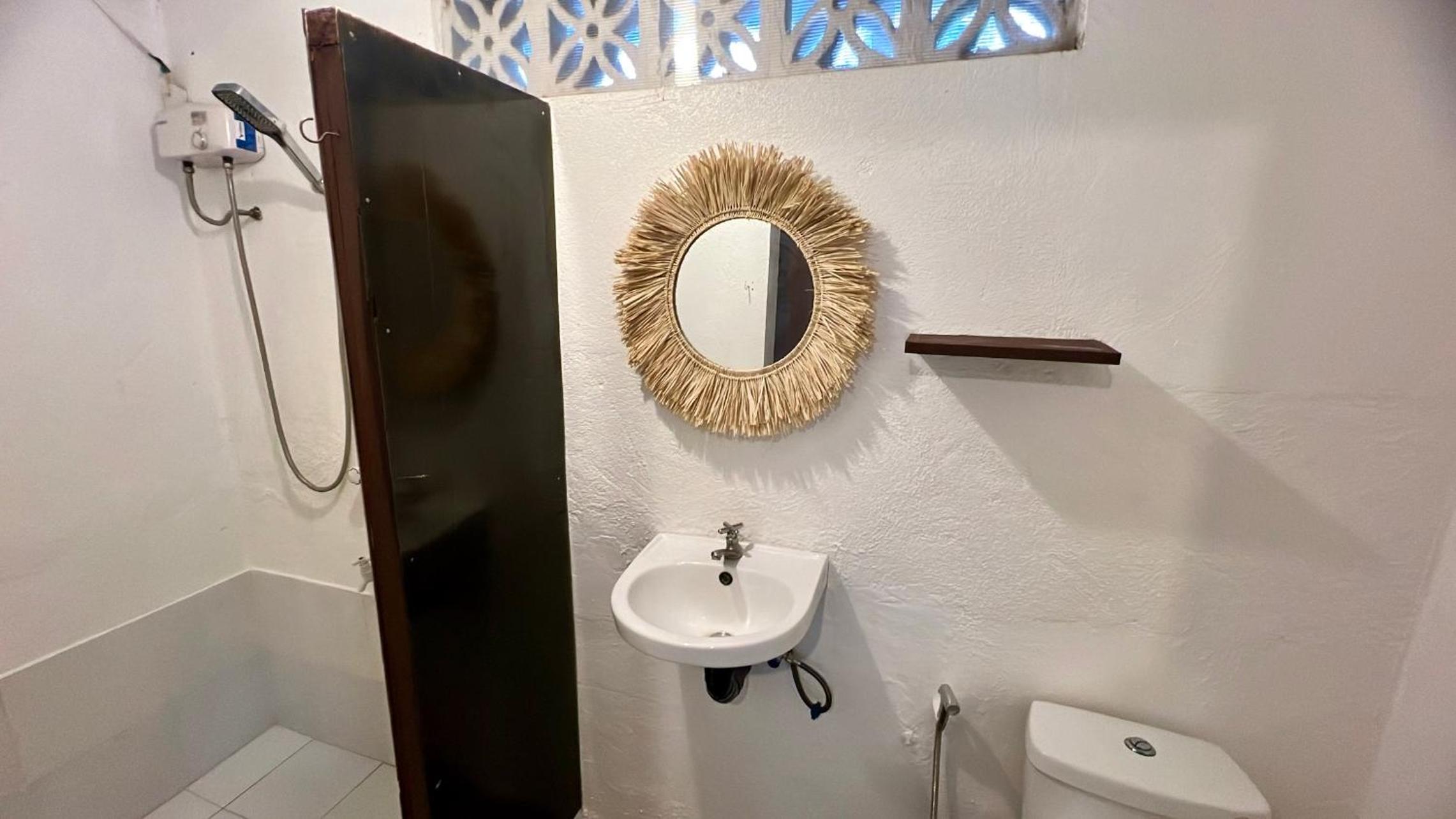 Yay Lodge SIARGAO, private room 4 with AC & hot shower and fast Starlink Wifi view 3
