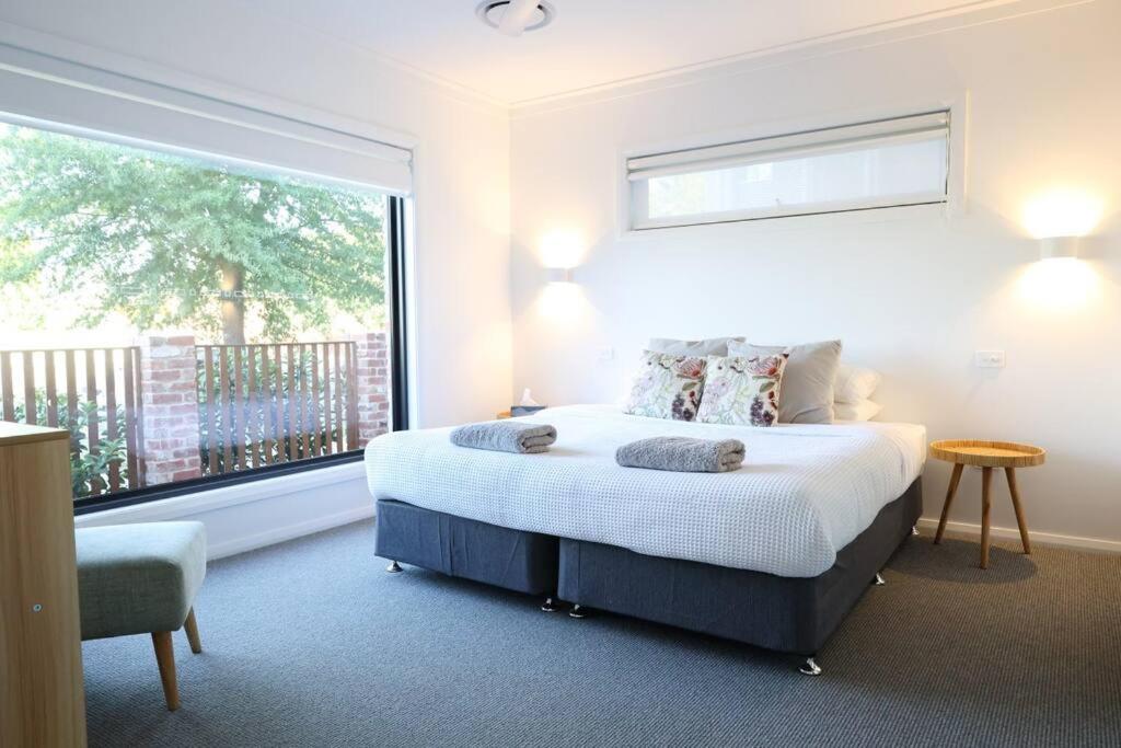 Stylish Stay 4BR Central Wagga