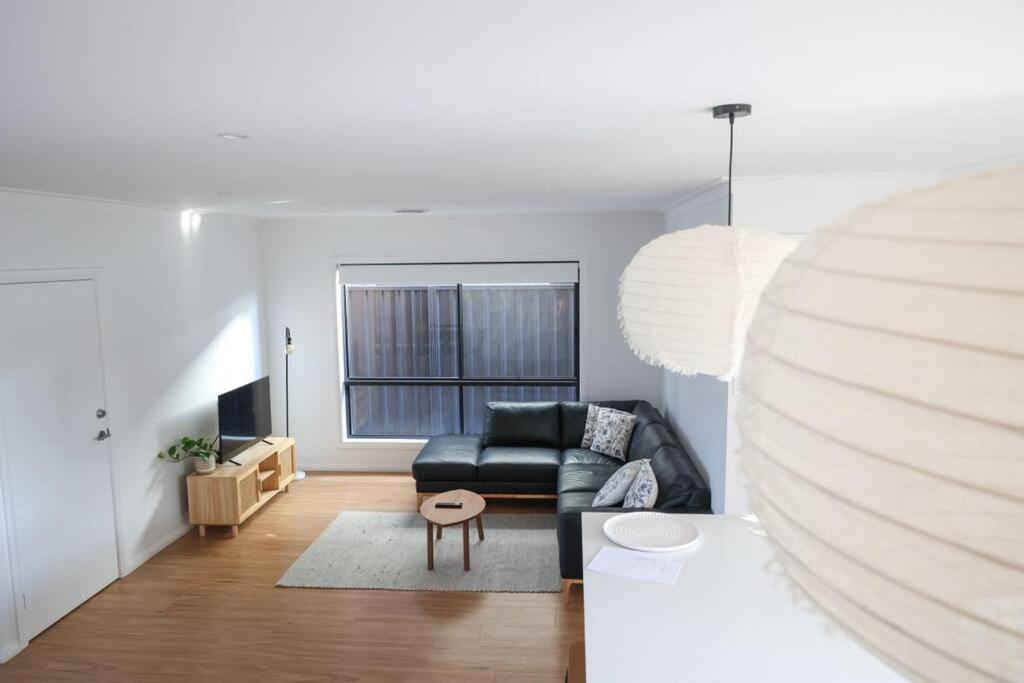 Stylish Stay 4BR Central Wagga