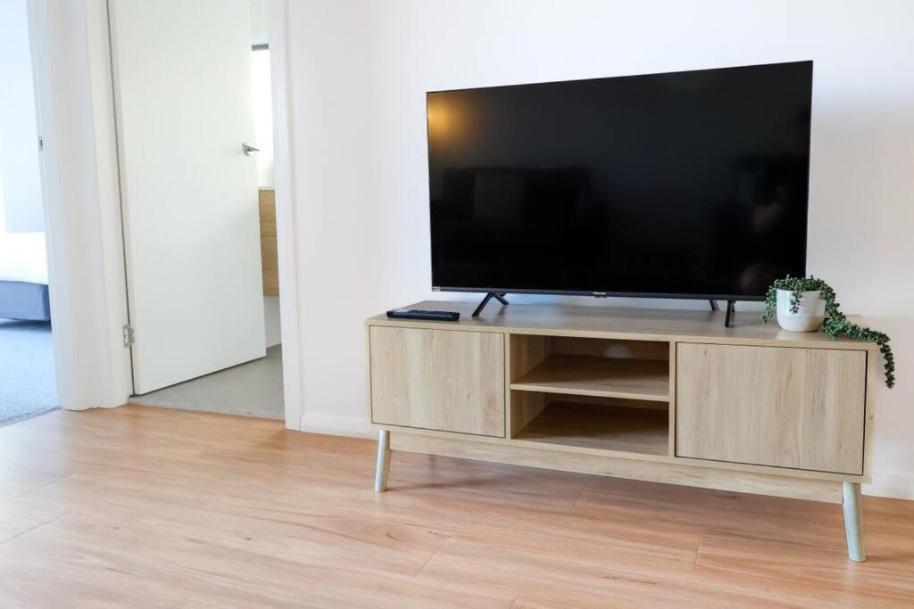 Stylish Stay 4BR Central Wagga