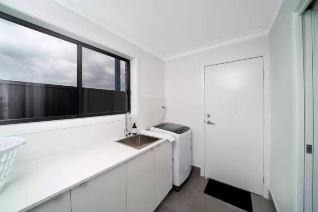 Stylish Stay 4BR Central Wagga