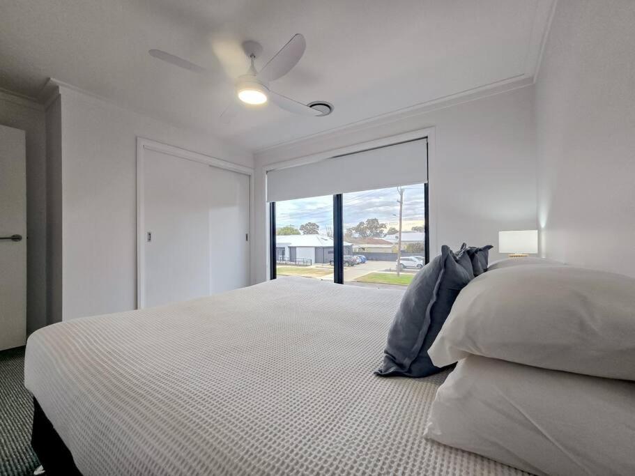 Stylish Stay 4BR Central Wagga
