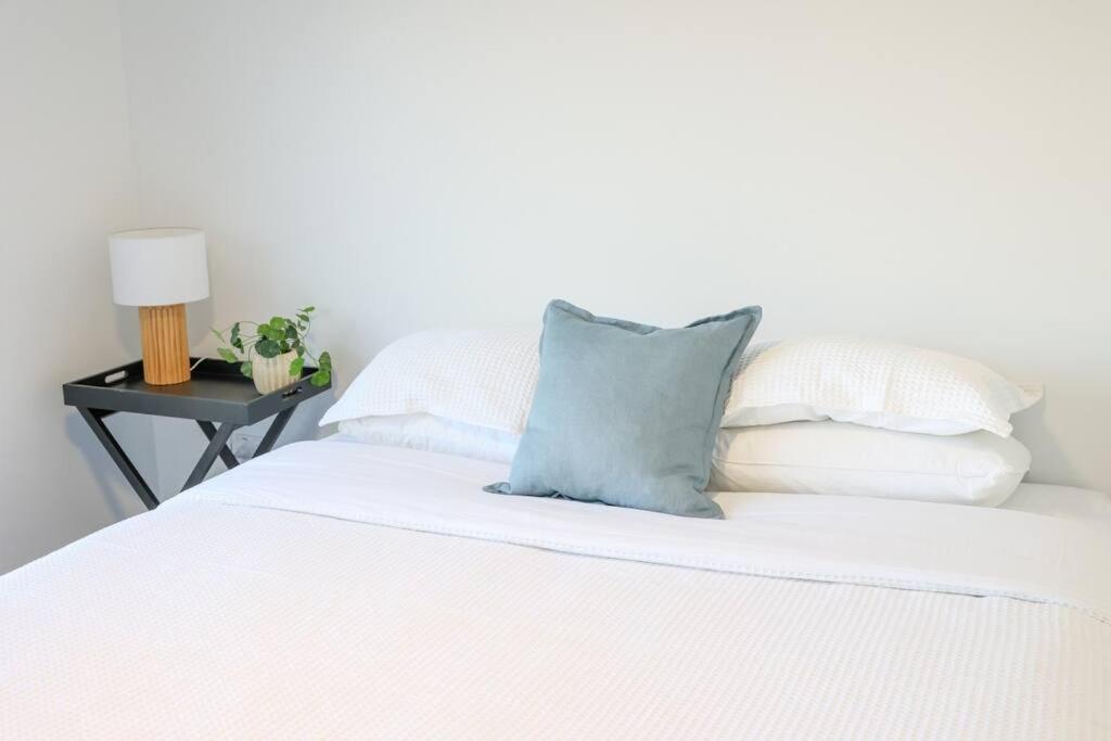 Stylish Stay 4BR Central Wagga
