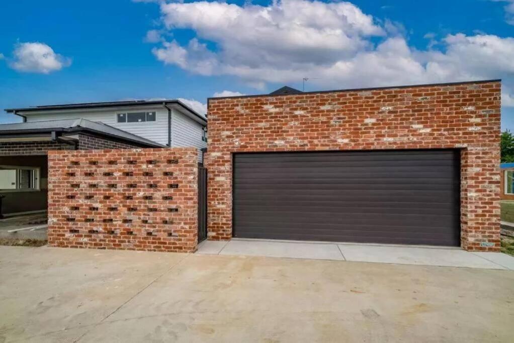 Stylish Stay 4BR Central Wagga