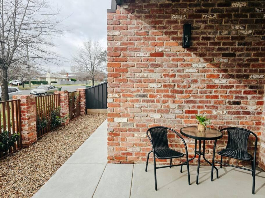 Stylish Stay 4BR Central Wagga