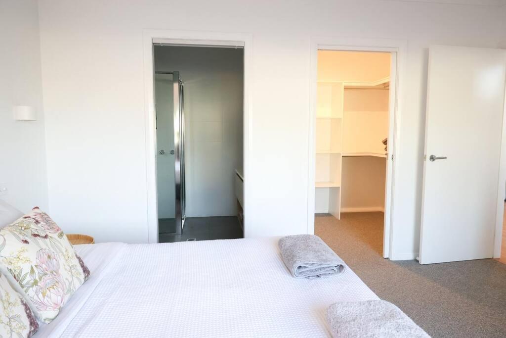 Stylish Stay 4BR Central Wagga