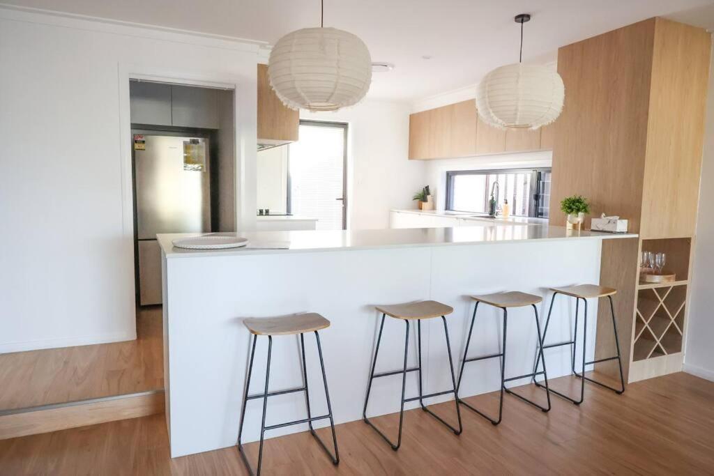 Stylish Stay 4BR Central Wagga