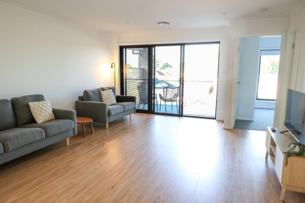 Stylish Stay 4BR Central Wagga