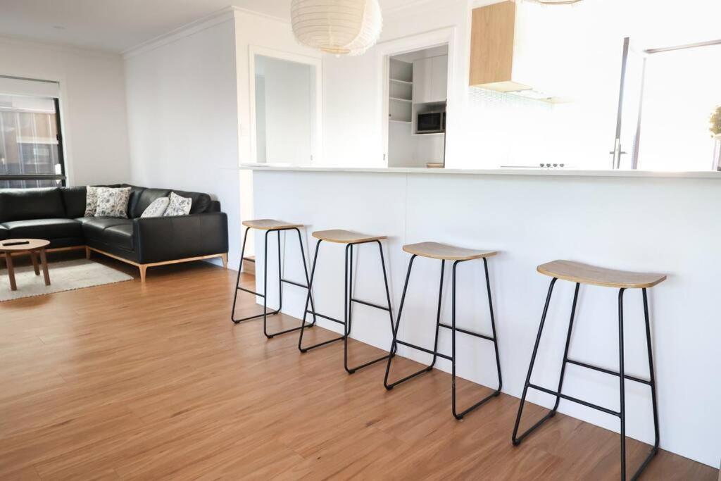 Stylish Stay 4BR Central Wagga