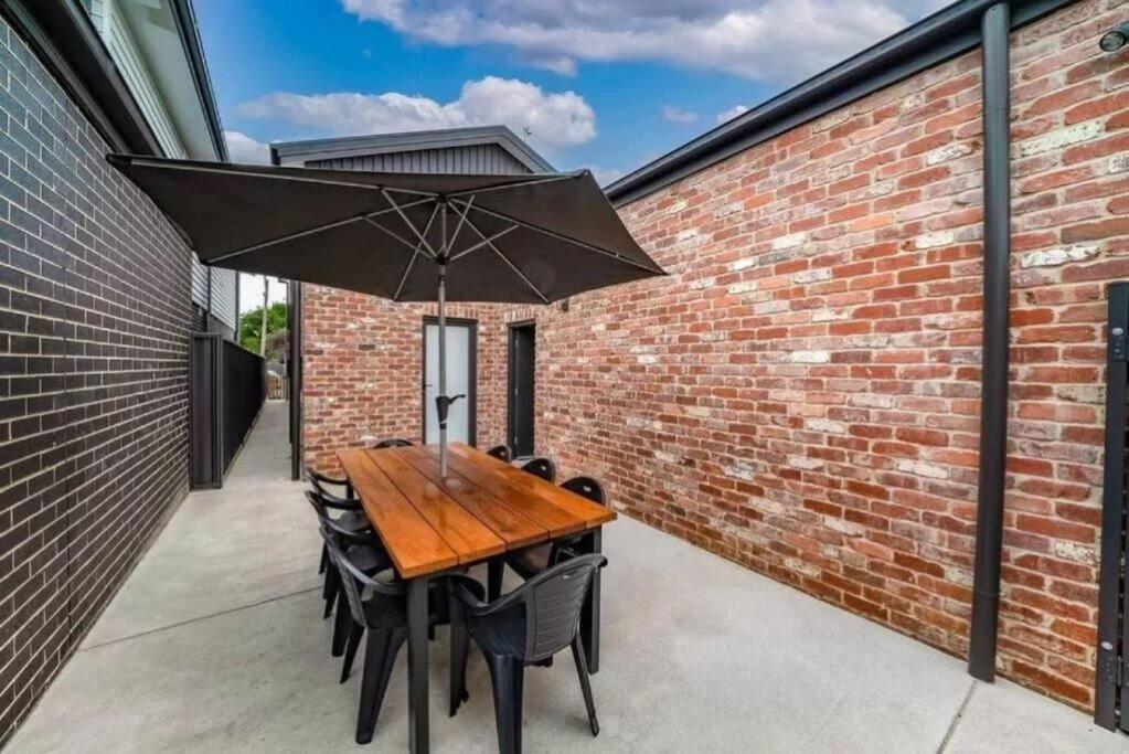 Stylish Stay 4BR Central Wagga