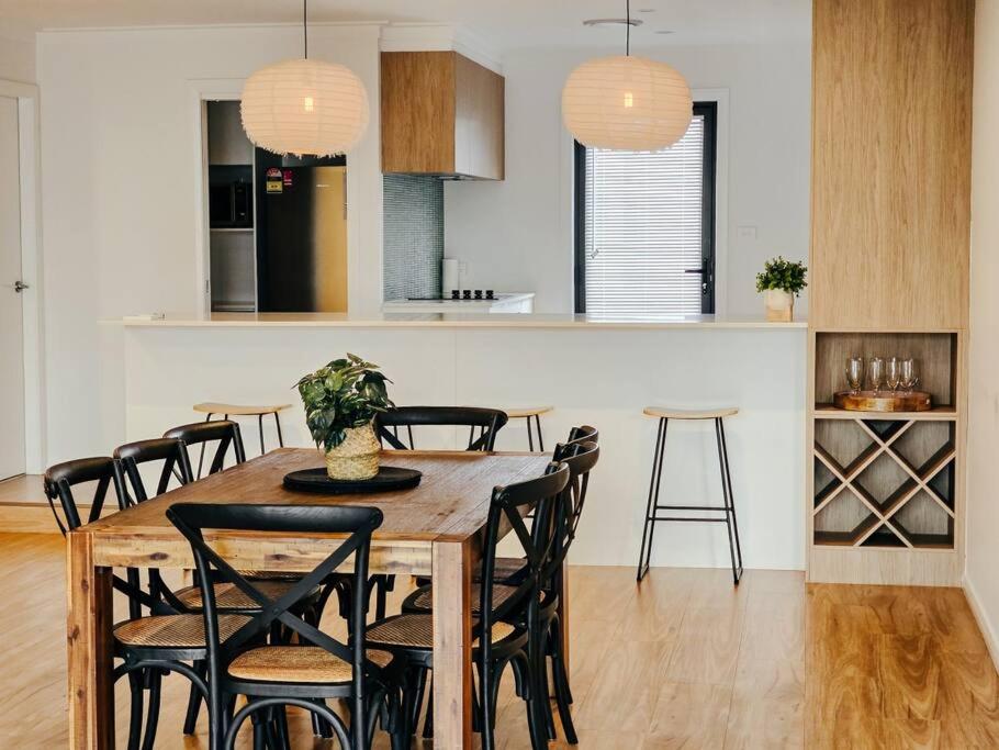 Stylish Stay 4BR Central Wagga