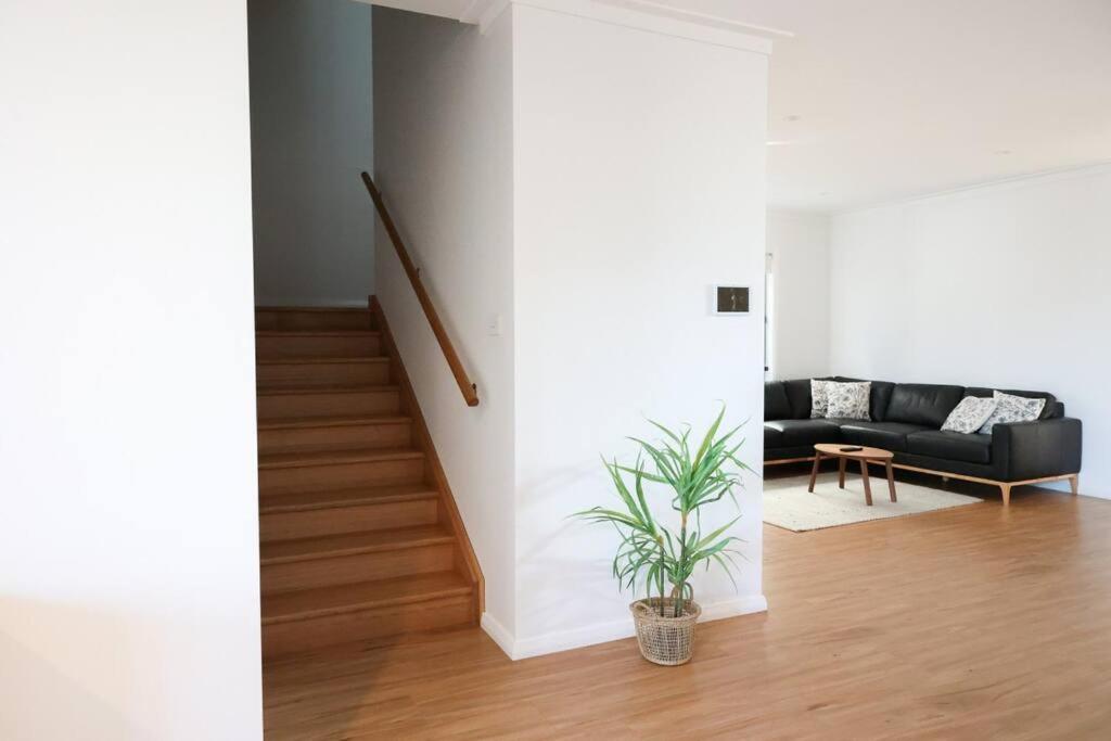Stylish Stay 4BR Central Wagga