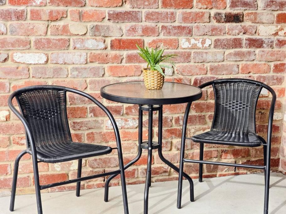 Stylish Stay 4BR Central Wagga