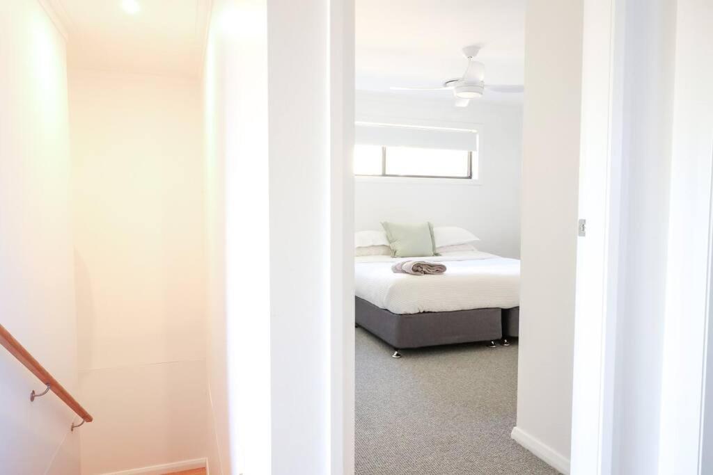 Stylish Stay 4BR Central Wagga