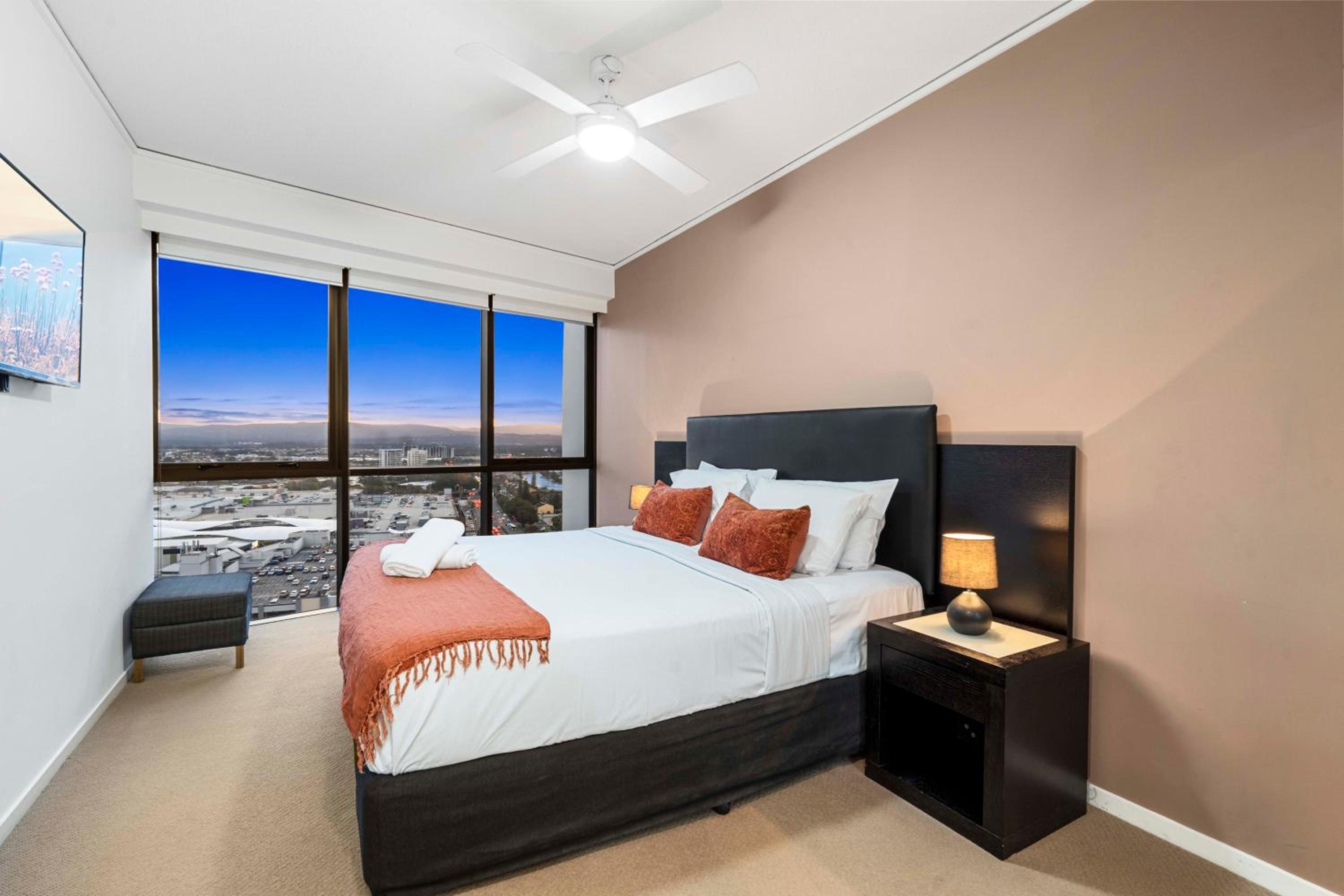 Central location in Broadbeach! - Sierra Grand Apartments - Self Contained & Privately Managed