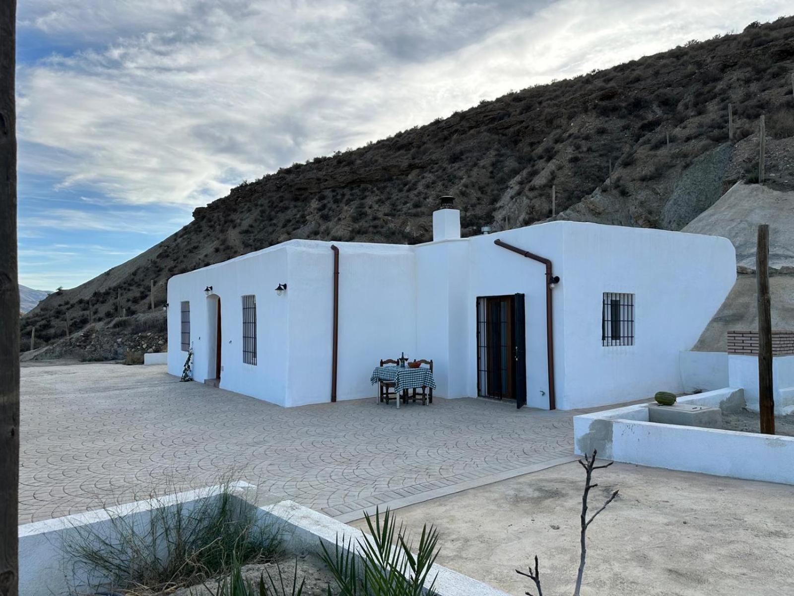 Cortijo MAMANGUEÑA PISCINA Y CUEVA