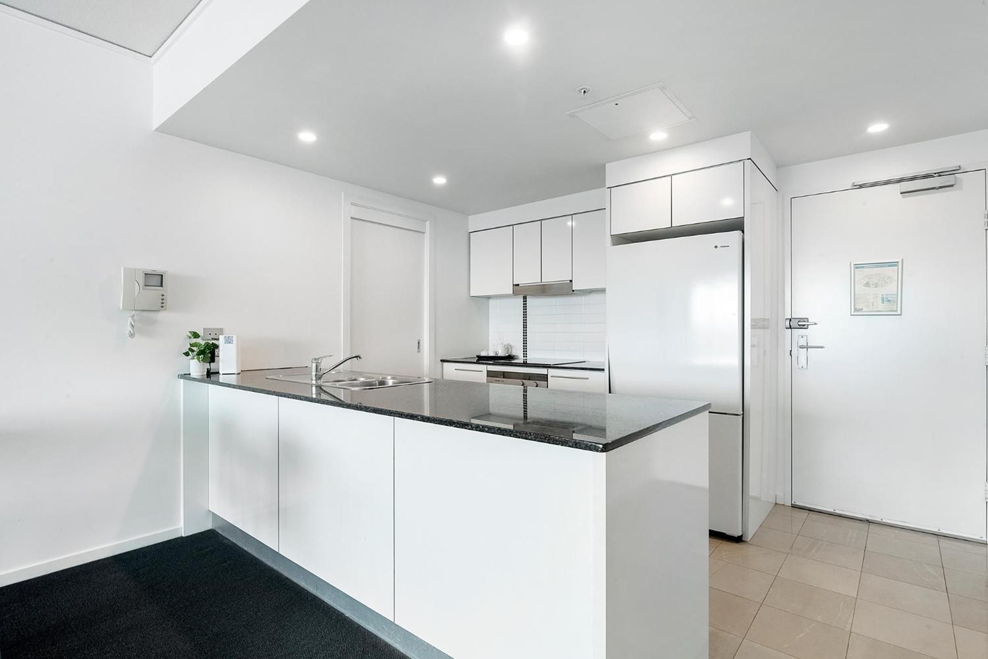 Central location in Broadbeach! - Sierra Grand Apartments - Self Contained & Privately Managed