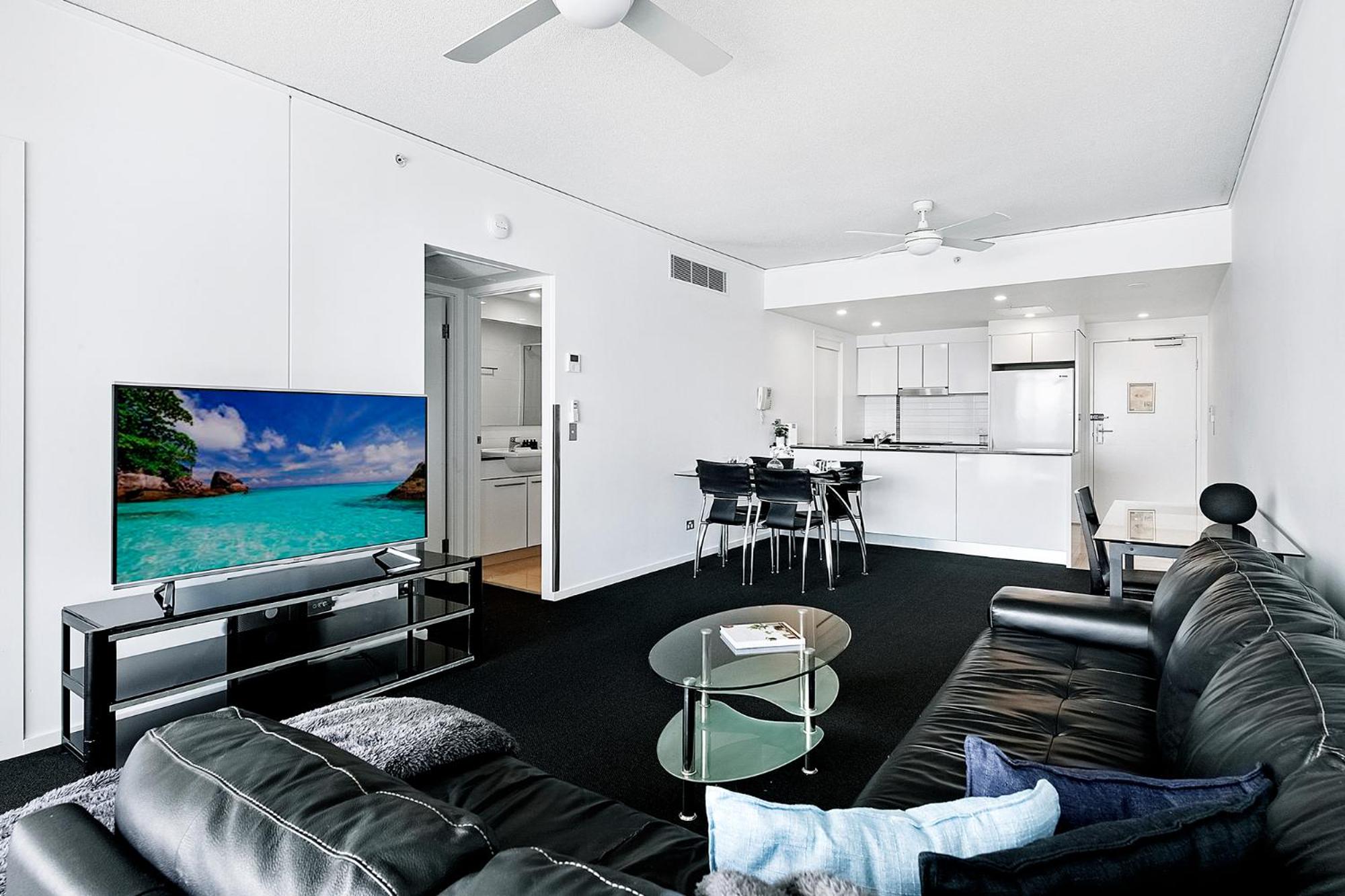 Central location in Broadbeach! - Sierra Grand Apartments - Self Contained & Privately Managed