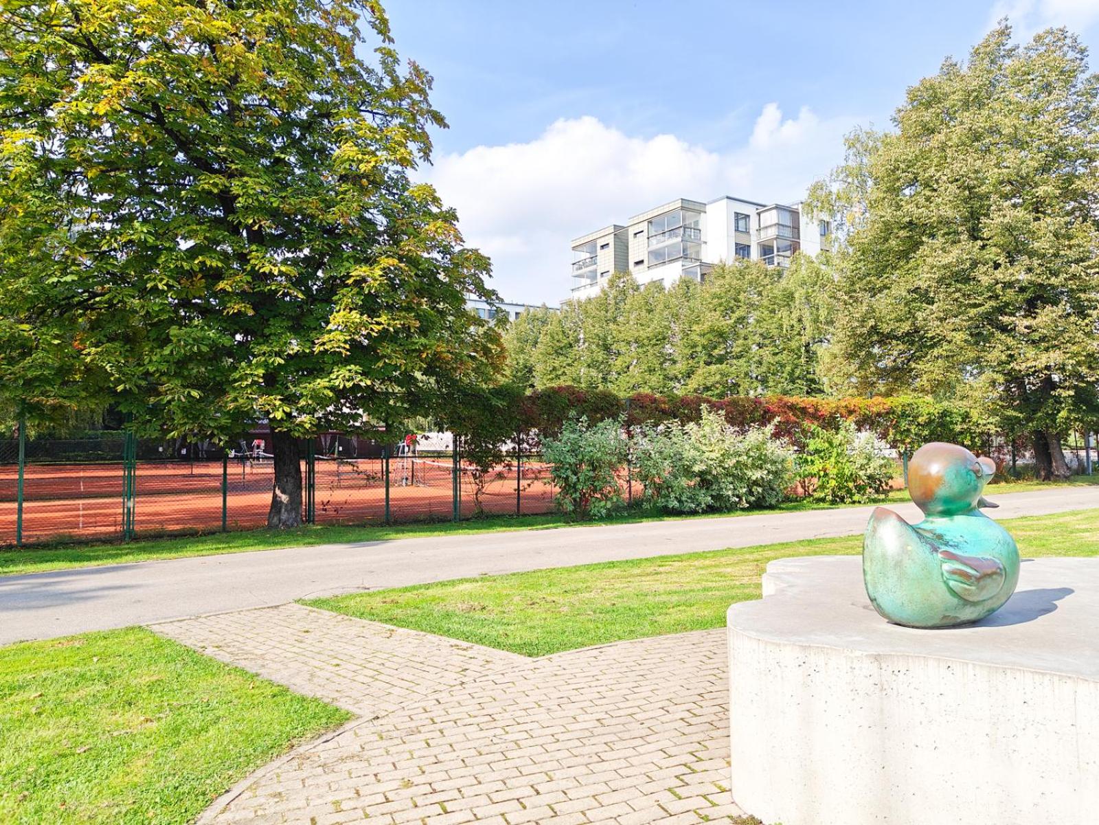 Elite centre, free parking, ultra-desirable 1 of 1, lux view