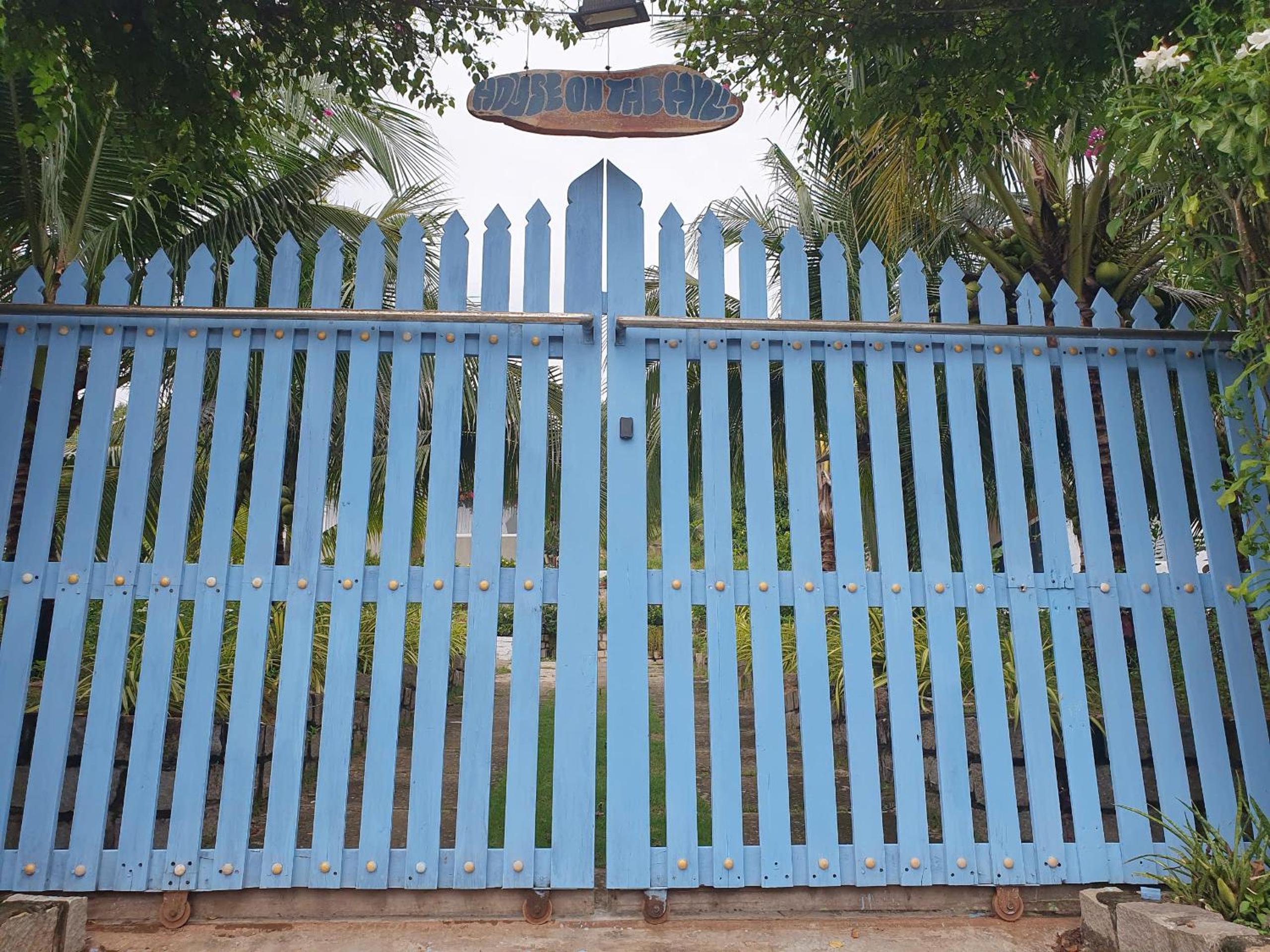 House on the hyll view 3