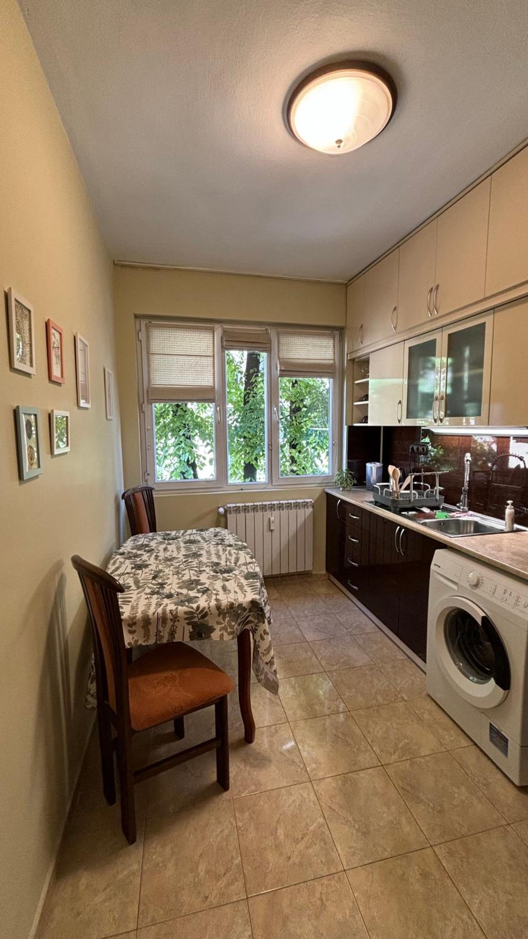 Quiet 2 bedrooms downtown apart