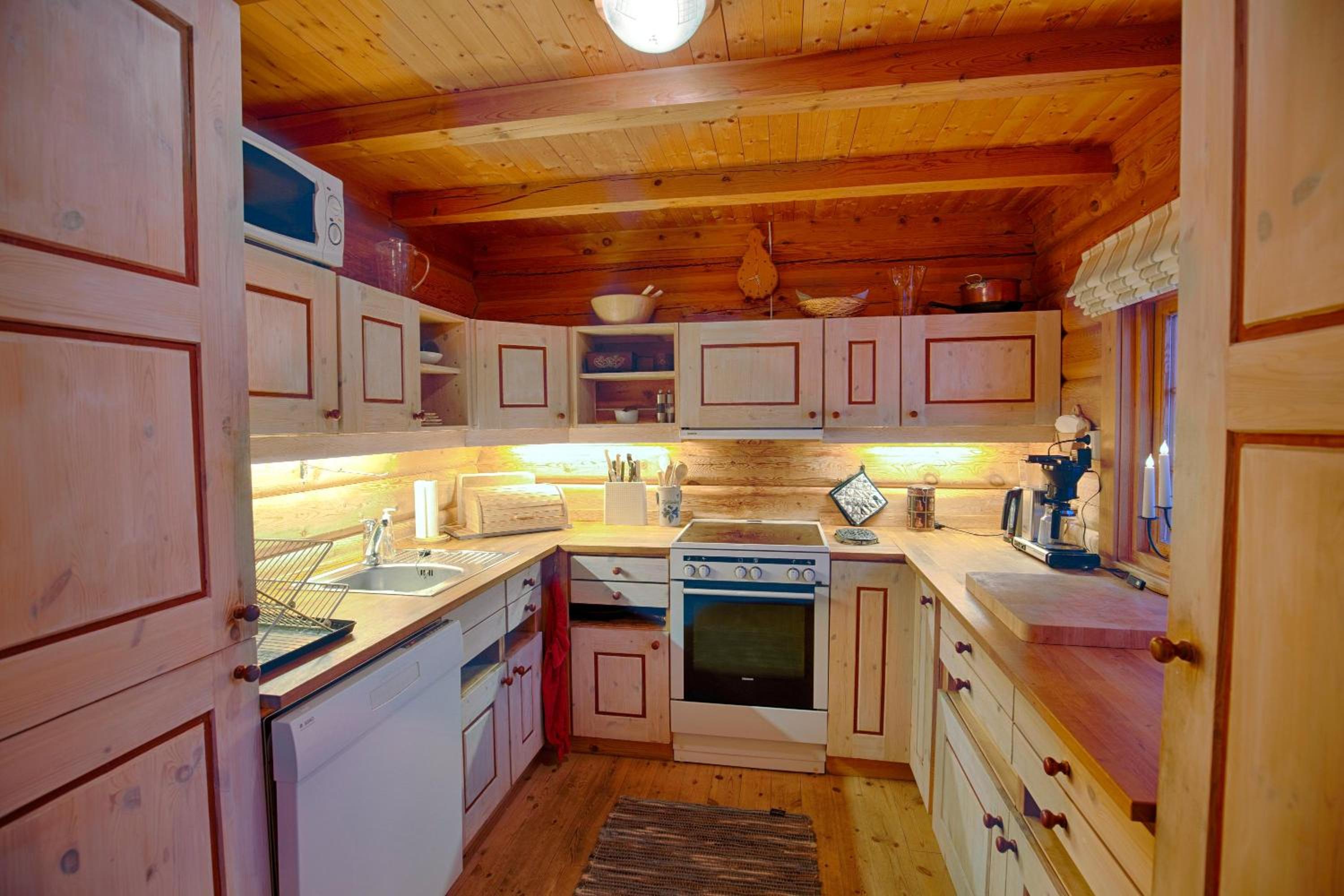 Perfectly Located Timber Cabin For 6-8 Guests view 4
