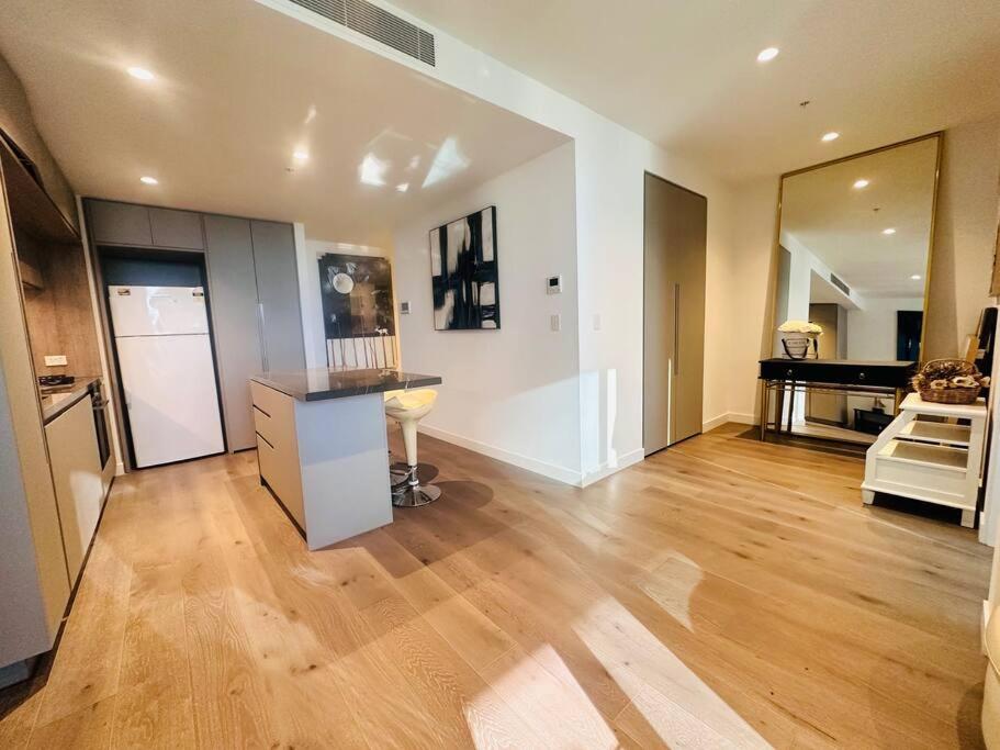 Grand Luxe Executive Residence inspired by Ritz Carlton