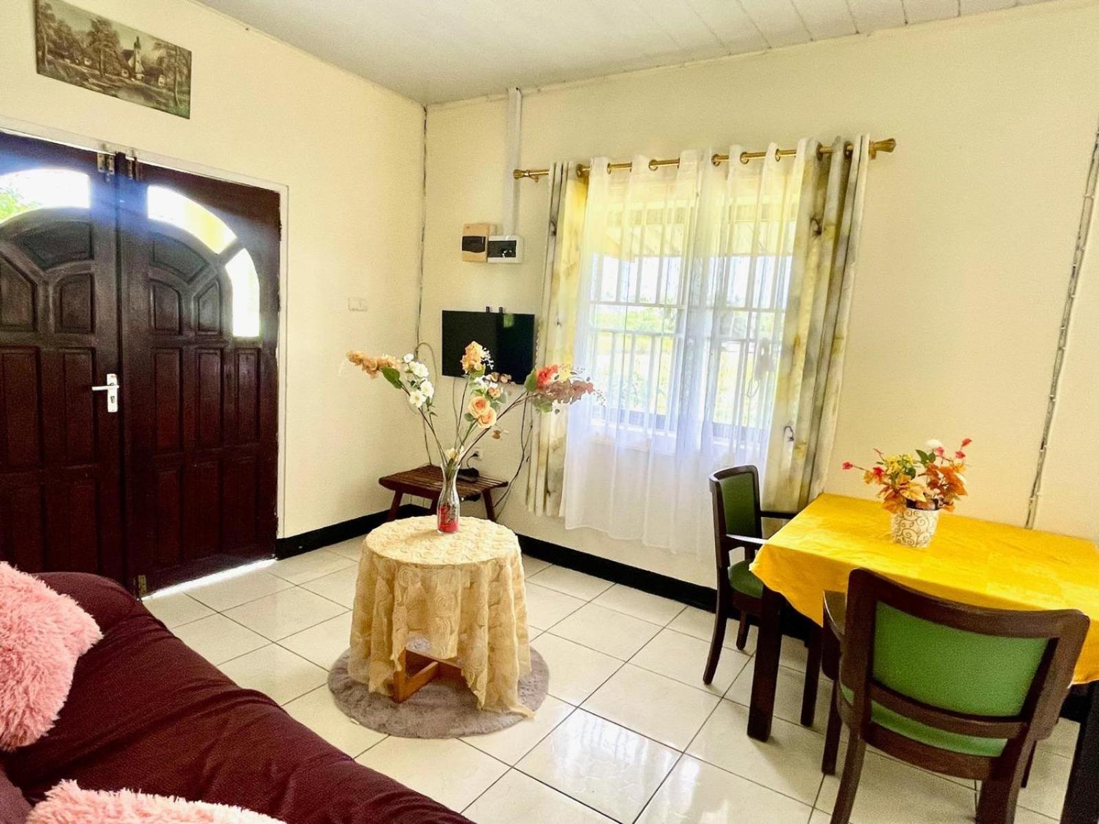 3 Bed House - Sleeps 6 - Garden - Parking - Wifi view 4