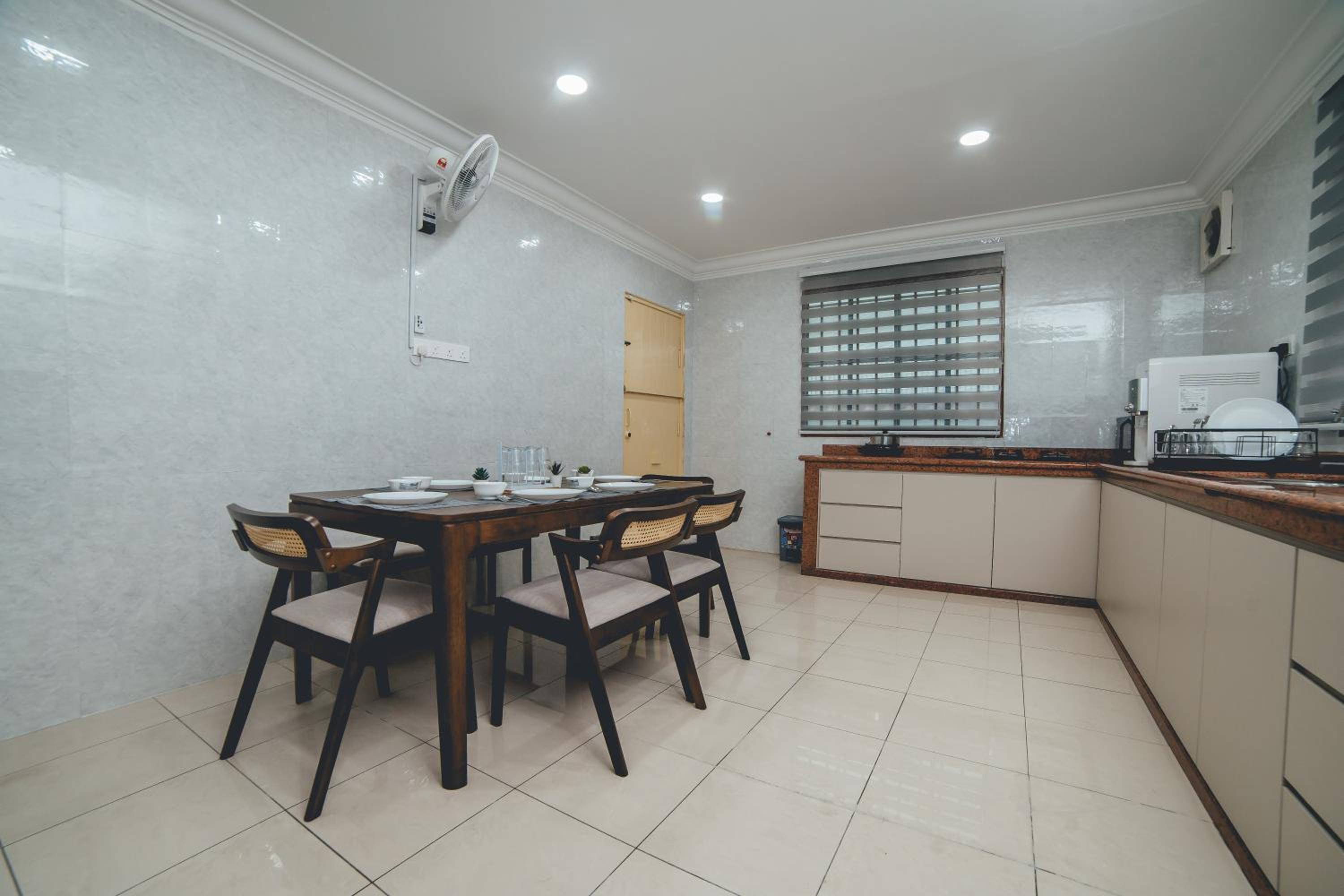 ShinChan Chill 14pax Landed Homestay Pooltable KTV BBQ Bukit Indah