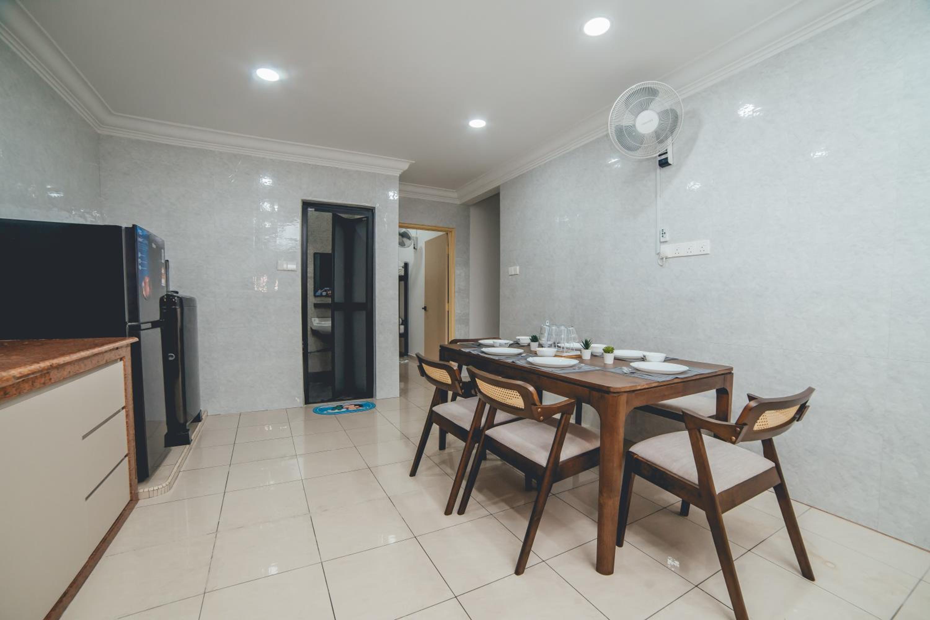 ShinChan Chill 14pax Landed Homestay Pooltable KTV BBQ Bukit Indah