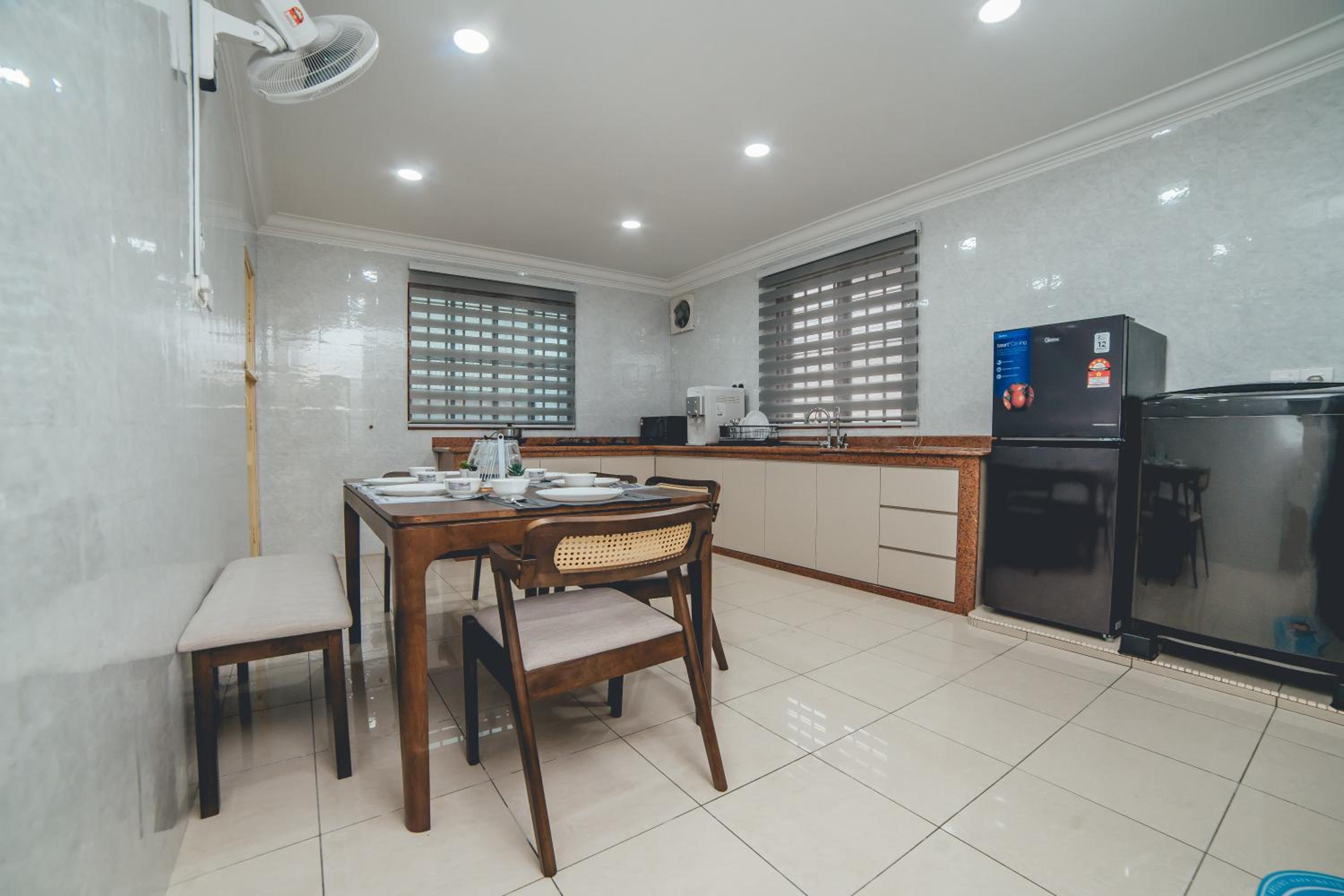 ShinChan Chill 14pax Landed Homestay Pooltable KTV BBQ Bukit Indah
