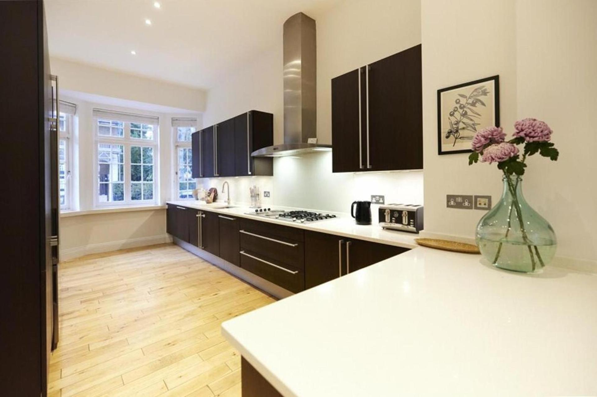 Luxury Central London Apartment with 4 Bedrooms view 4