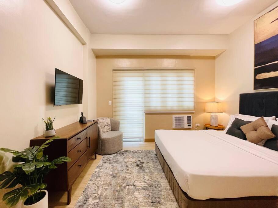 25 Central Luxury Studio view 2